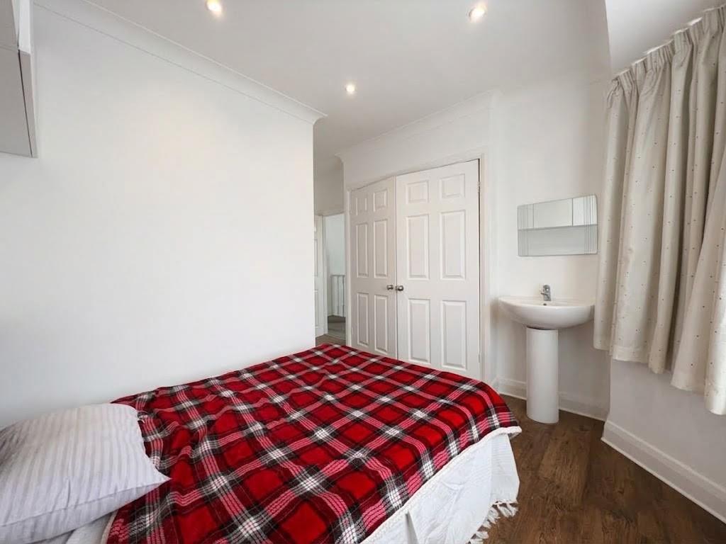 Marlborough Avenue, Edgware, HA8, Edgware